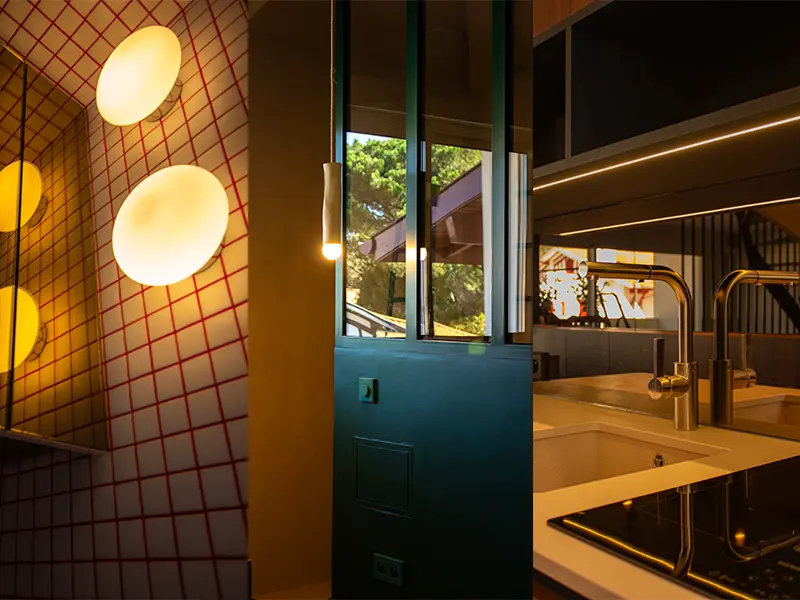 Avant/Après : Une Cuisine, Salle de Bain, et Verrière Métallique sur Mesure à Hossegor